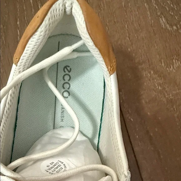 Ecco Leather Soft Classic White and Tan Sneakers - Picture 4 of 9